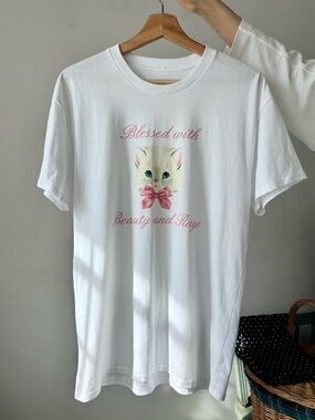 Lana del rey blessed with beauty and rage t shirt
Size M